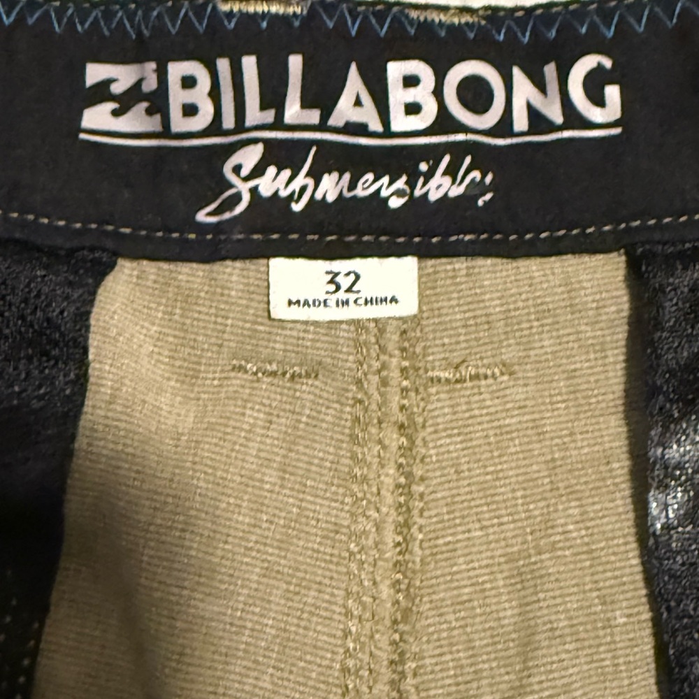 ✨ Billabong Crossfire Mid Submersible Khaki Walk Shorts Size 32 - Picture 3 of 9